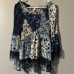 Spense Floral Patchwork Blouse - Blue and White Size Large